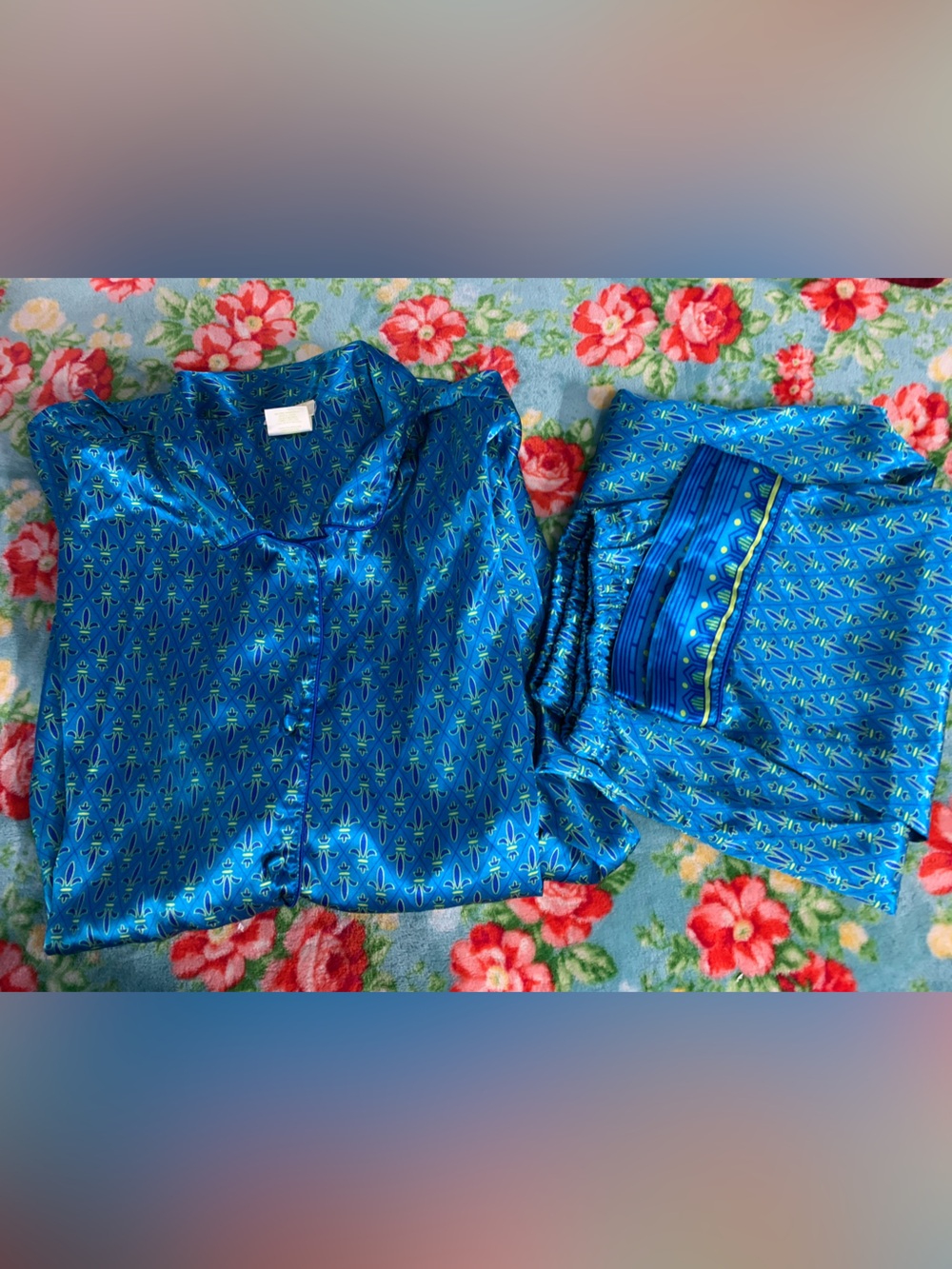 Secret Treasures Oversized Medium Turquoise Fleur De Li Satiny Pajama Set